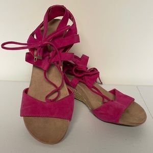 Vionic magenta wedge sandals